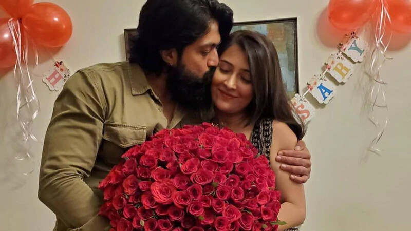 Yash radhika pandit latest click