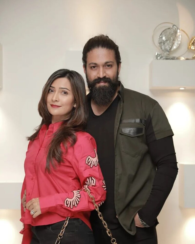 Yash radhika pandit latest click
