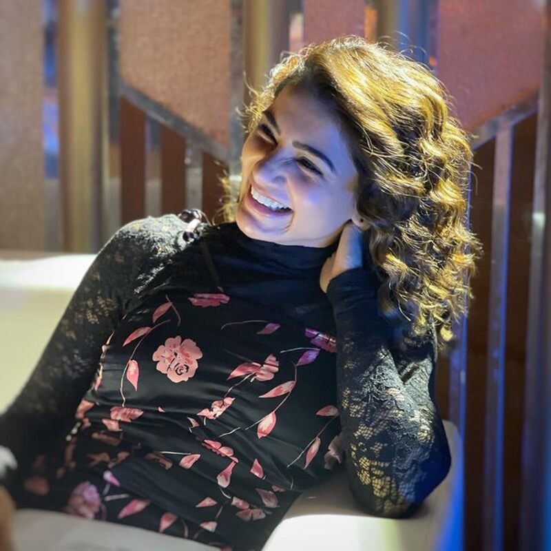 Samantha ruth new prabhu clicks red