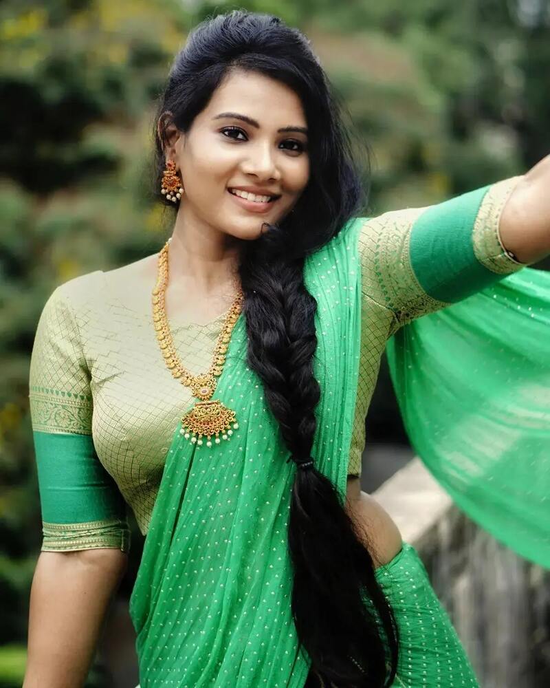 Dhivya dhuraisamy new clicks suriya et