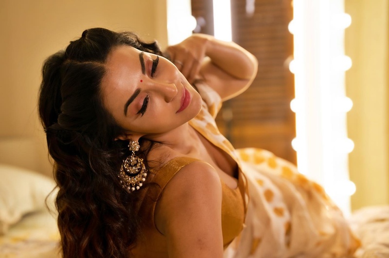 Paaru nair new bed clicks viral
