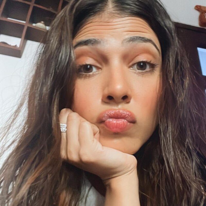 Maavika mohanan new bed clicks viral