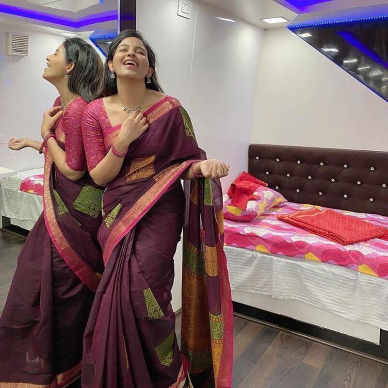 Anjali clicks new viral