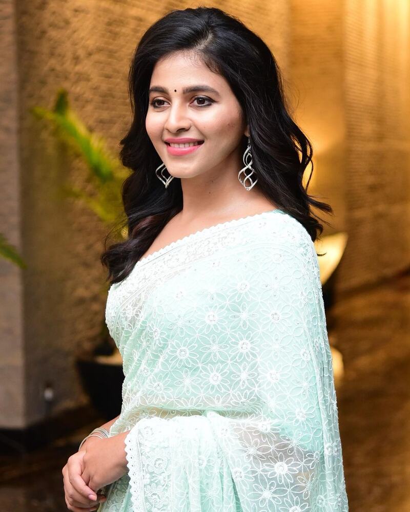 Anjali clicks new viral