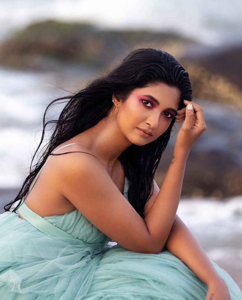 Keerthi pandian new hot bikkini clicks