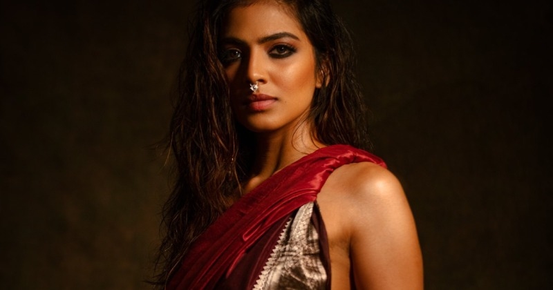 Malavika mohanan in veshti clicks