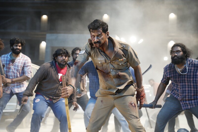 Vishal sunaina in laththi