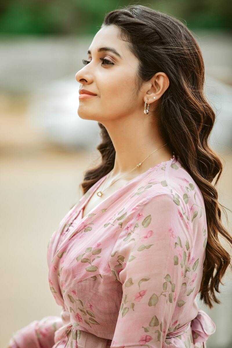 Pbs latest photoshoot viral