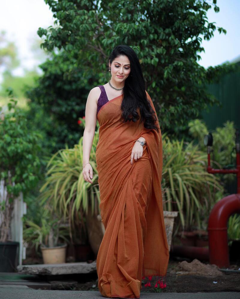Sadha hot new clicks