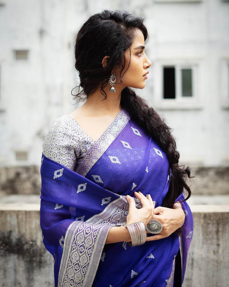 Anupama shape hot new