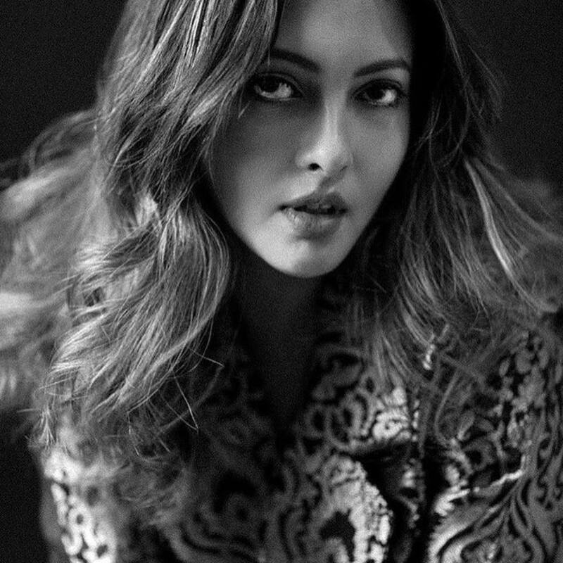 Riya sen new clicks