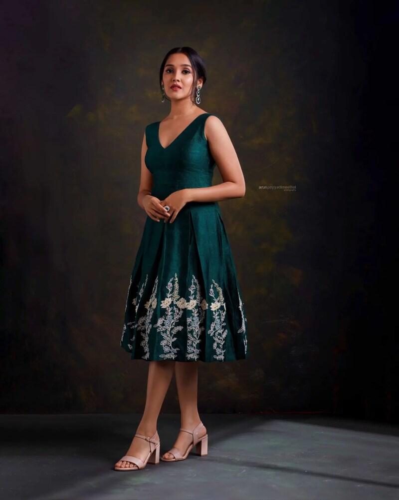 Anikha surendran new clicks