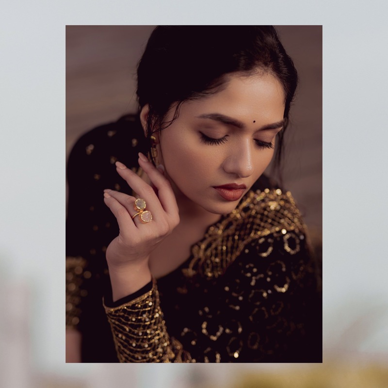 Sunaina in black photos viral