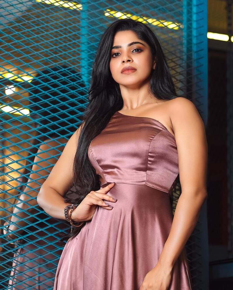 Divya bharathi new clicks