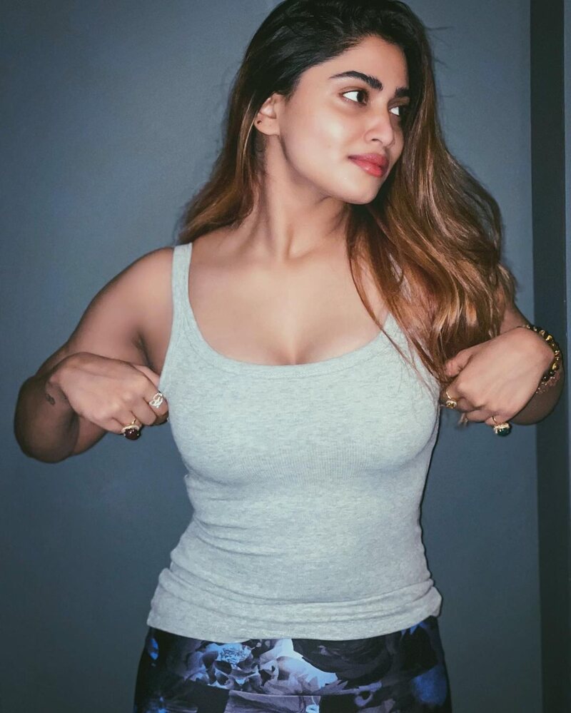 Shivani narayanan new clicks