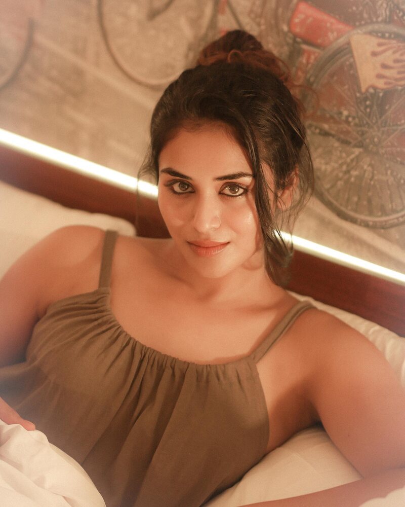Indhuja tamil new clicks
