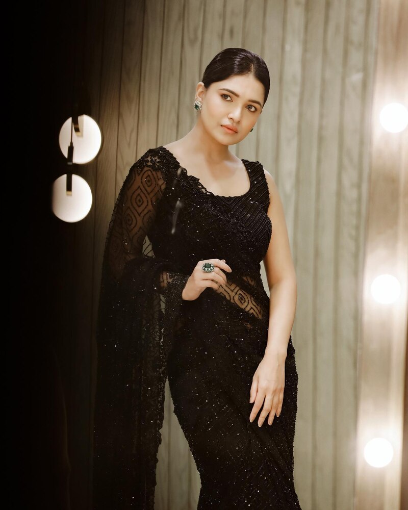 Vani bhojan new hot black saree