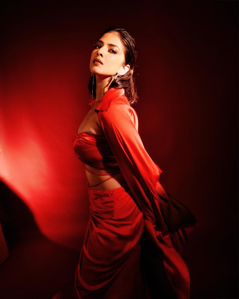 Malavika mohanan new hot clicks model