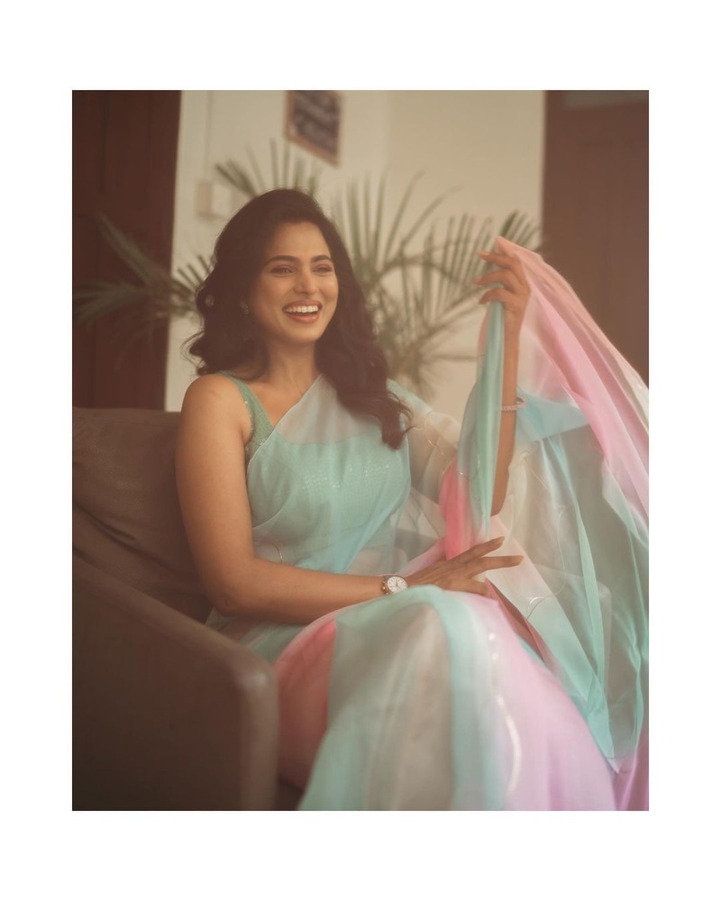 Ramya pandian new hot saree look