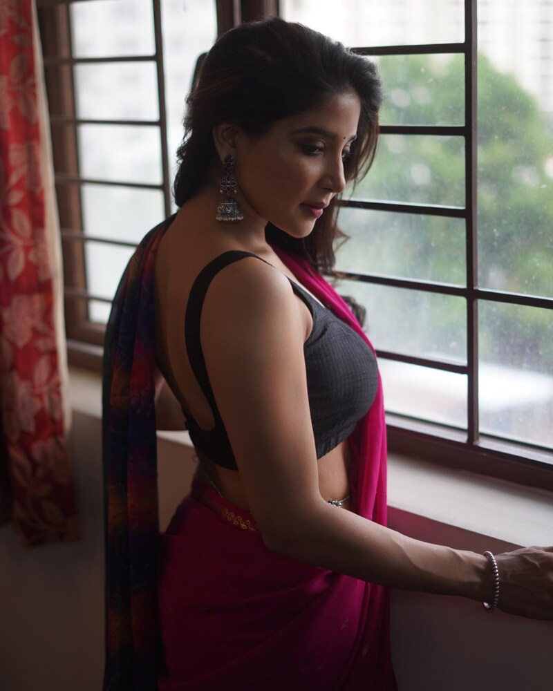 Sakshi agarwal new hot clicks viral