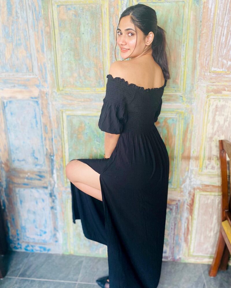 Losliya tamil new hot bigg boss