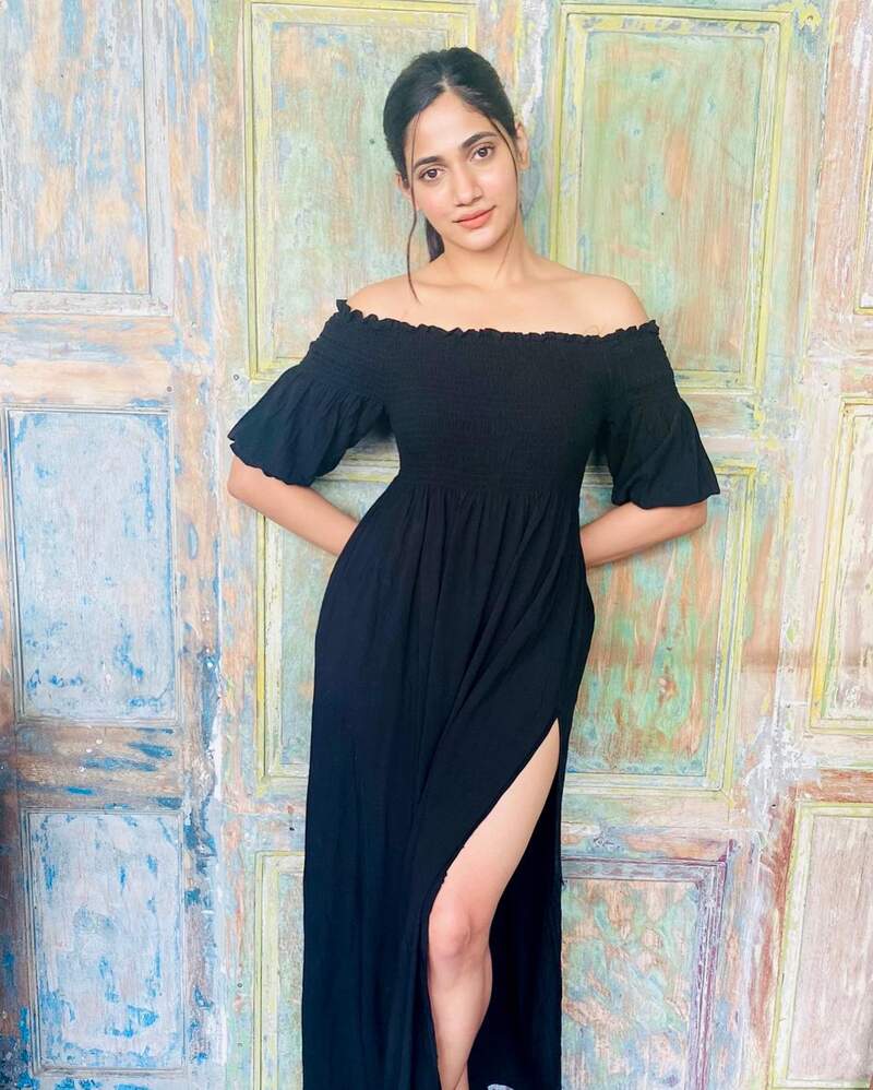 Losliya tamil new hot bigg boss