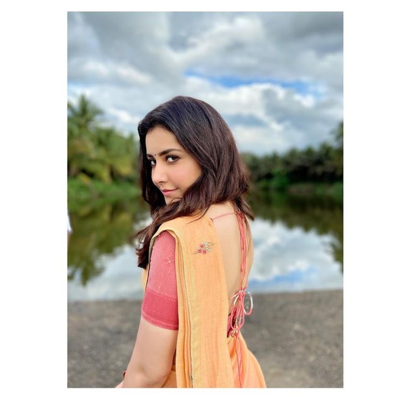 Raashii khanna new bikkini hot vedio