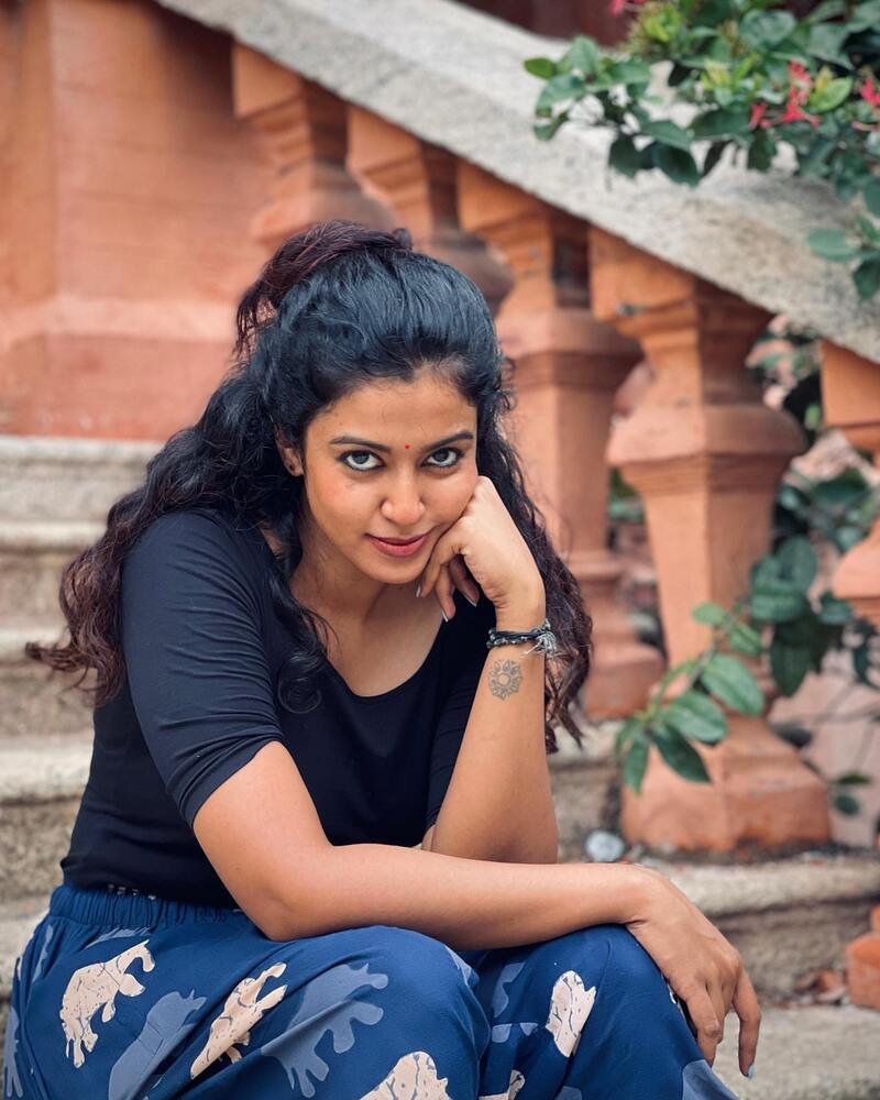 Roshni hari new priyan hot clicks