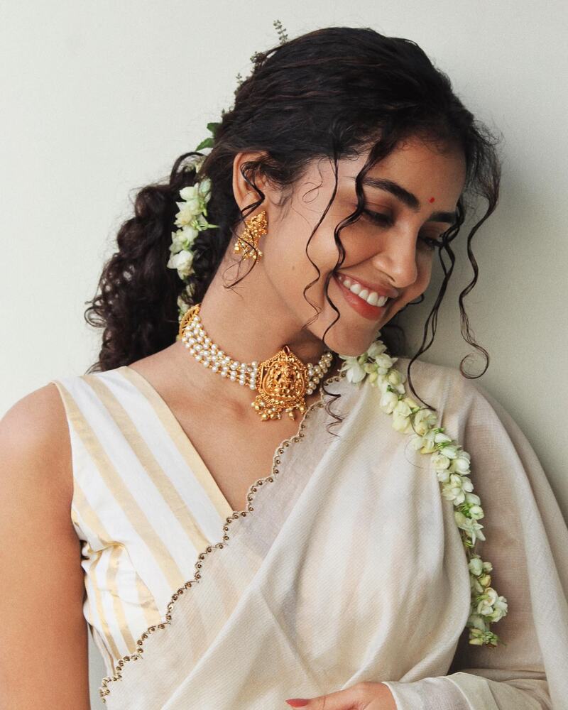 Anupama parameswaran new hot saree clicks