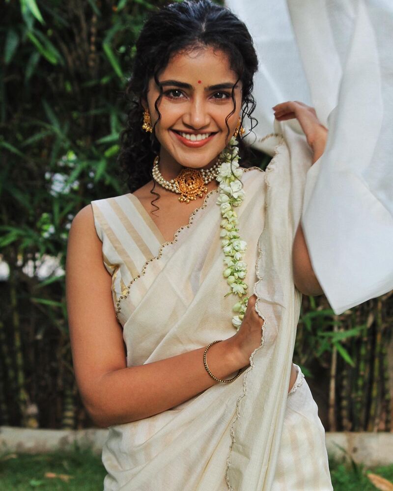 Anupama parameswaran new hot saree clicks