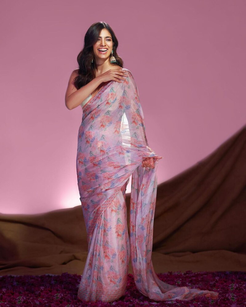 Malavika mohanan new hot clicks cinema