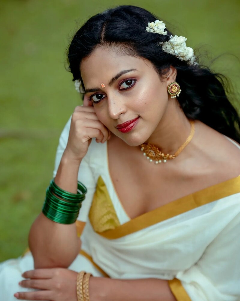 Amala paul new hot saree clicks