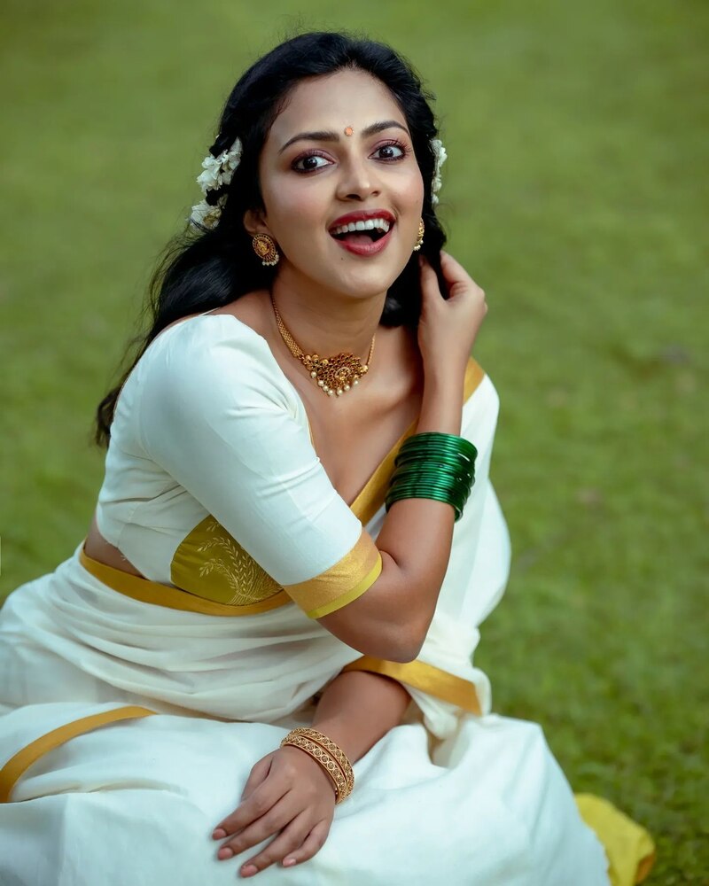 Amala paul new hot saree clicks