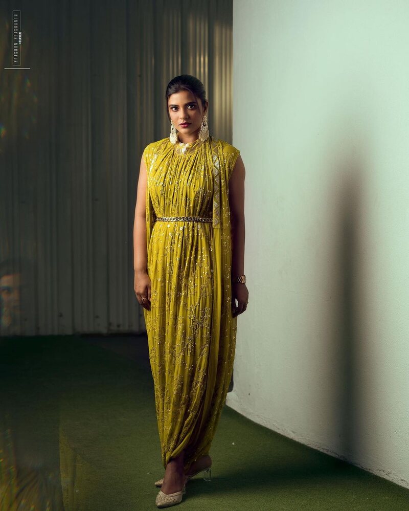 Aishwarya rajesh new hot clicks yellow