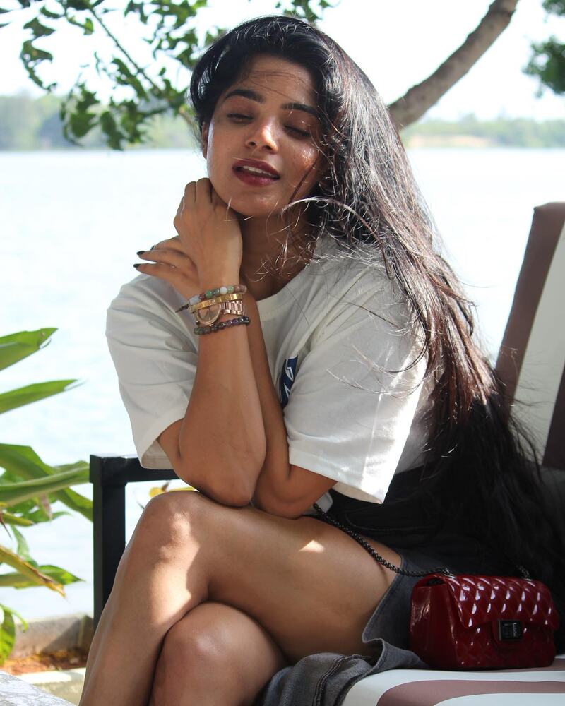 Divya bharathi new hot six packs