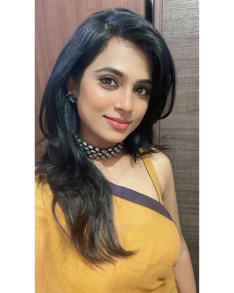 Ramya pandian new hot clicks bikkini