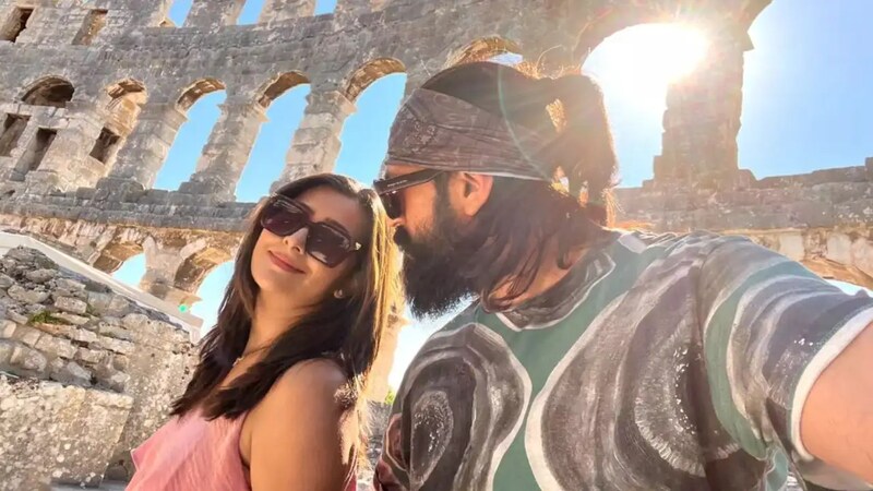 Yash radhika pandit latest photos viral
