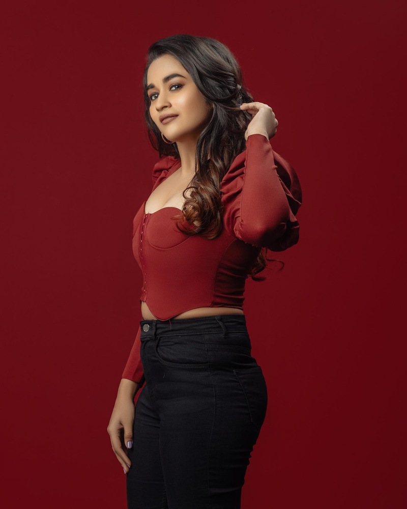 Kaavya arivumani new pandian stores hot