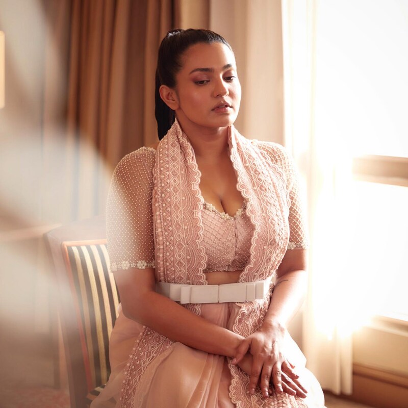 Parvathy thiruvothu new mariyan dhanush hot
