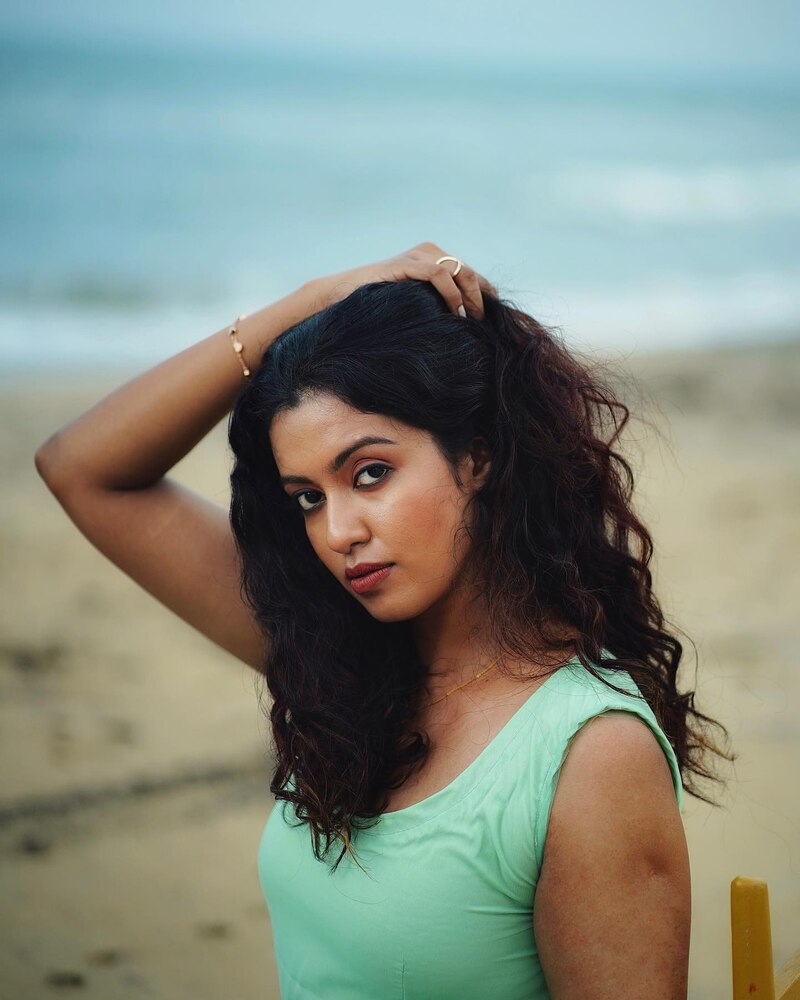 Roshni haripriyan new cookwithcomai hot beach