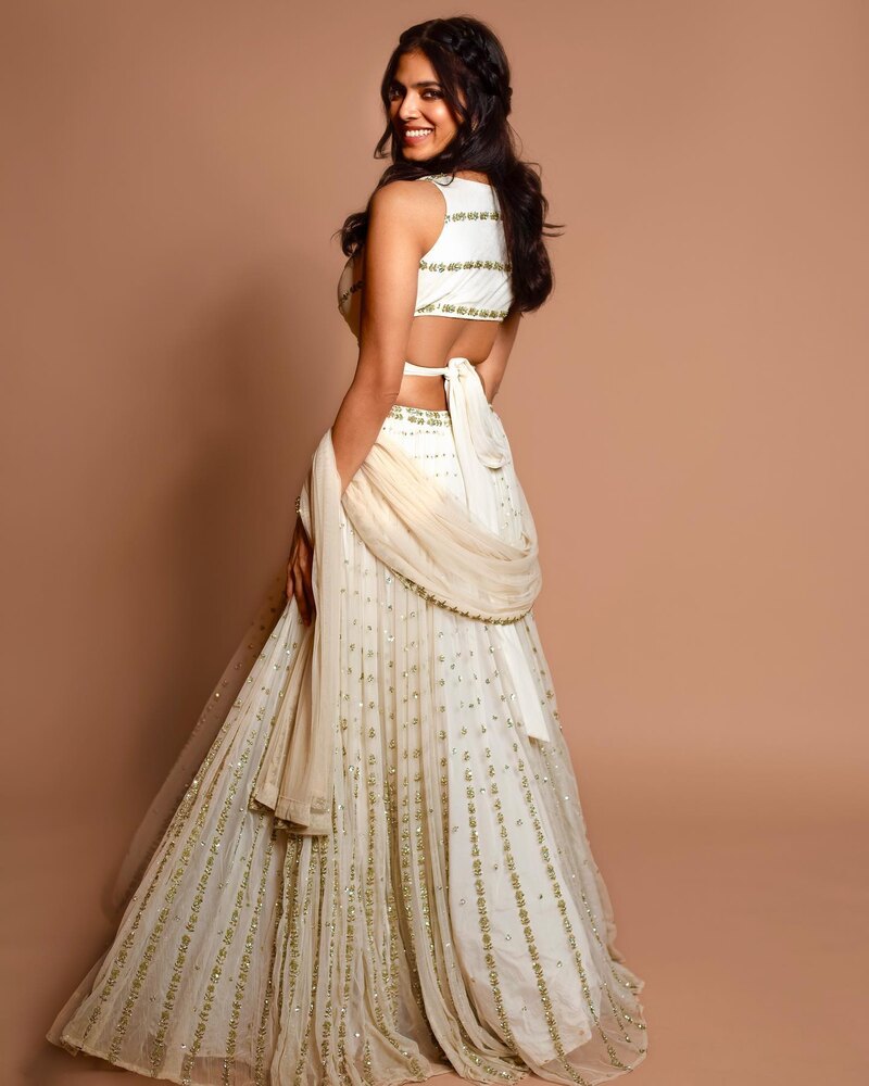 Malavika mohanan new hot photo vedio