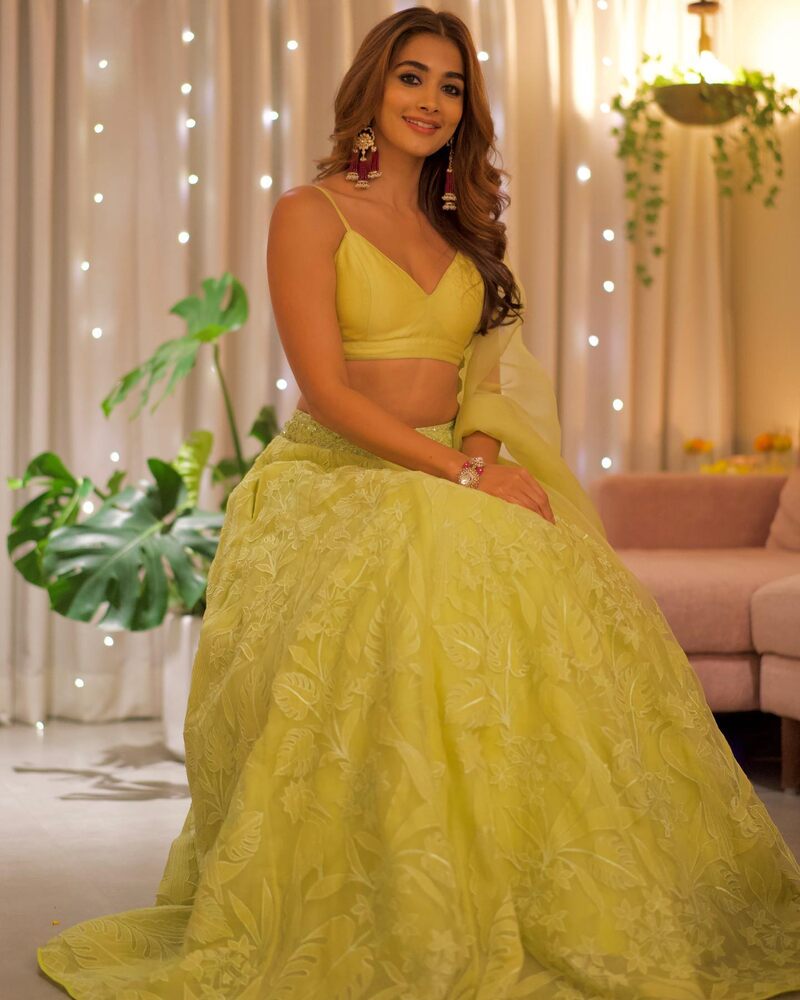 Pooja hegde new diwali clicks hot