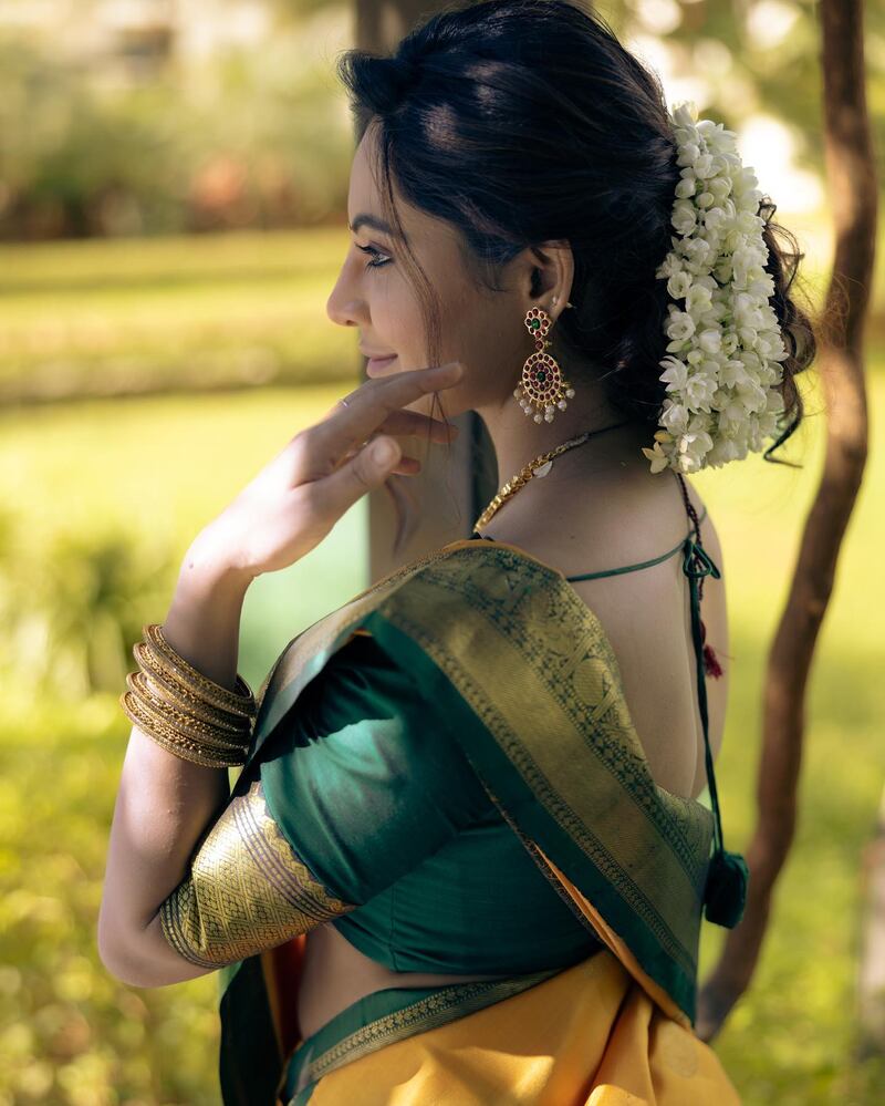 Athuliya diwali clicks screen hot