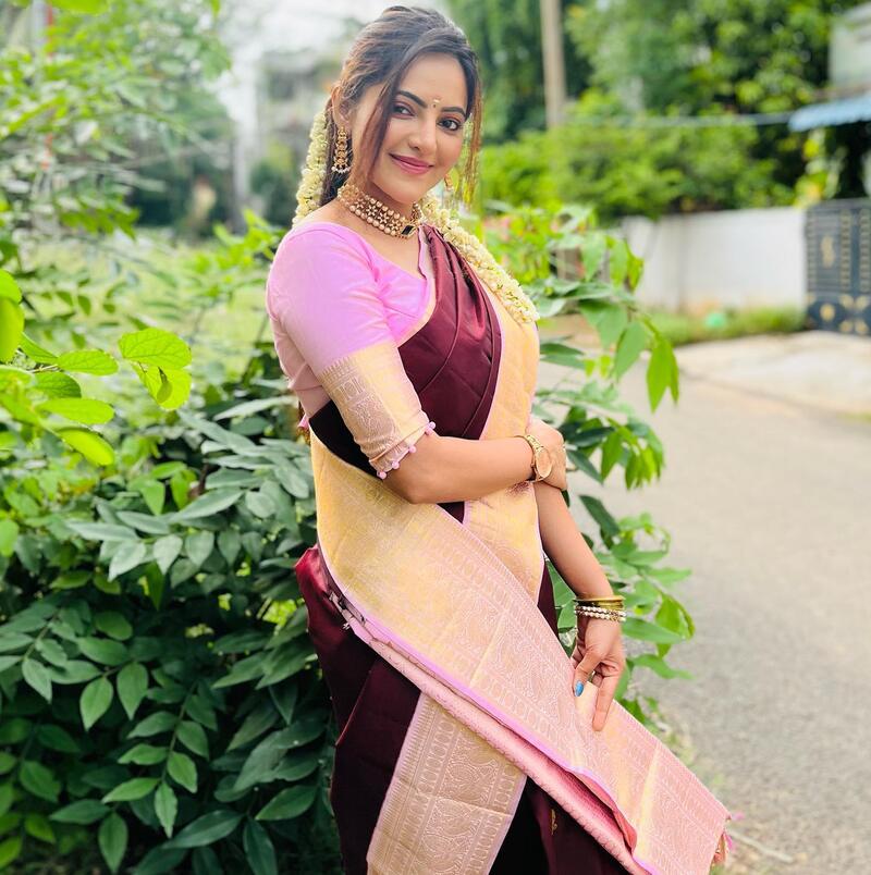 Athuliya diwali clicks screen hot