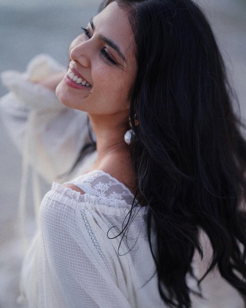 Malavika mohanan new hot beach clicks