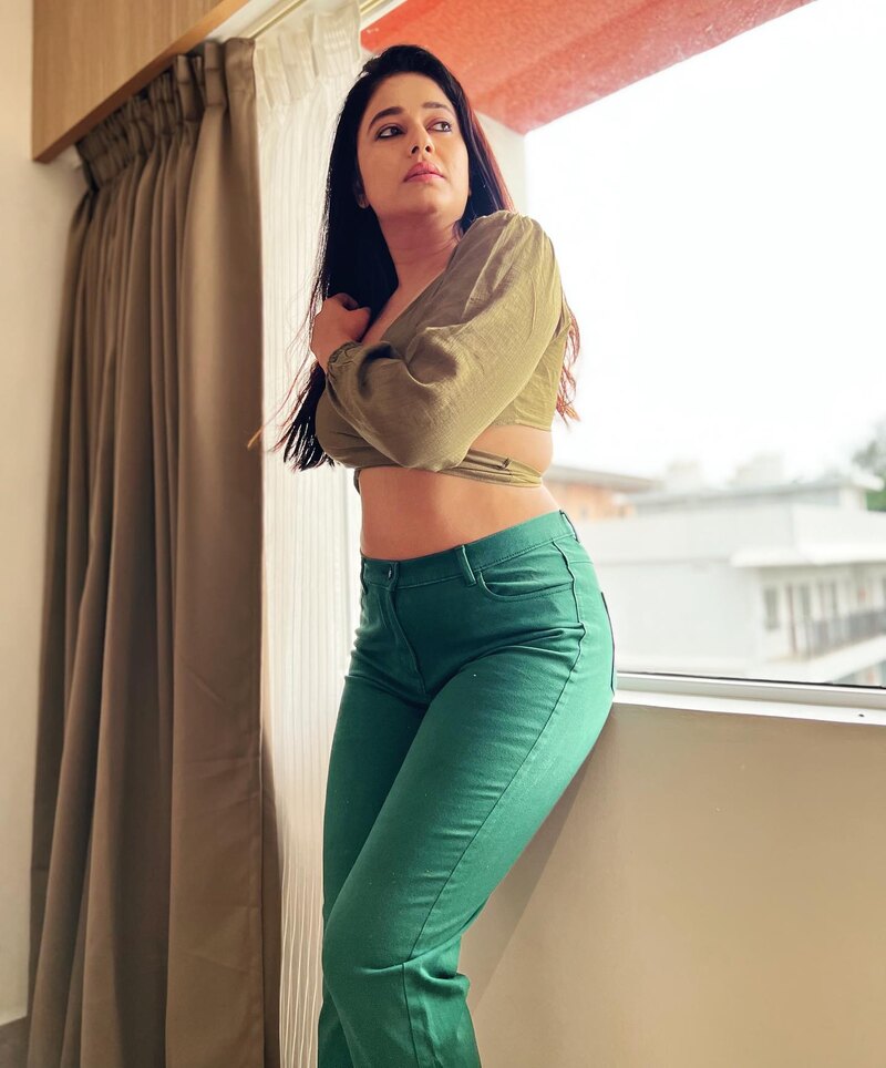 Poonam bajwa new bikkini