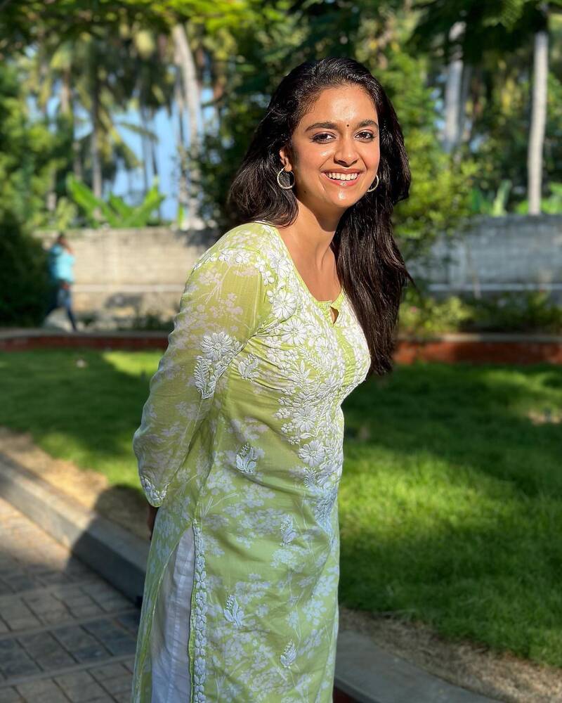 Keerthy suresh new dog hot clicks