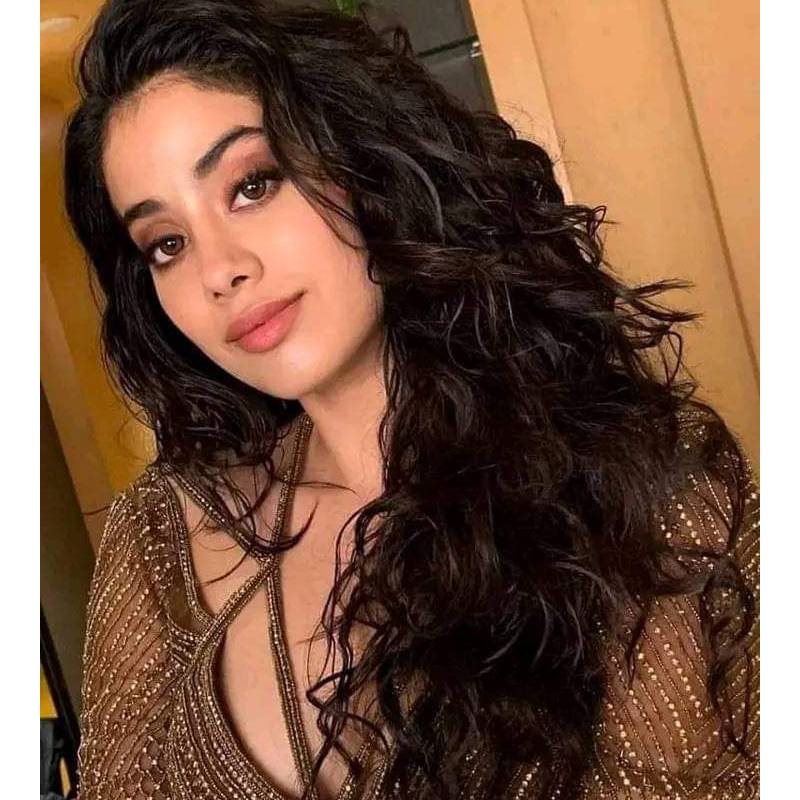 Janhvi look like sridevi