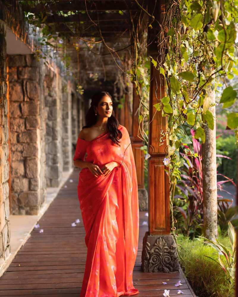 Malavikamohanan master new clicks