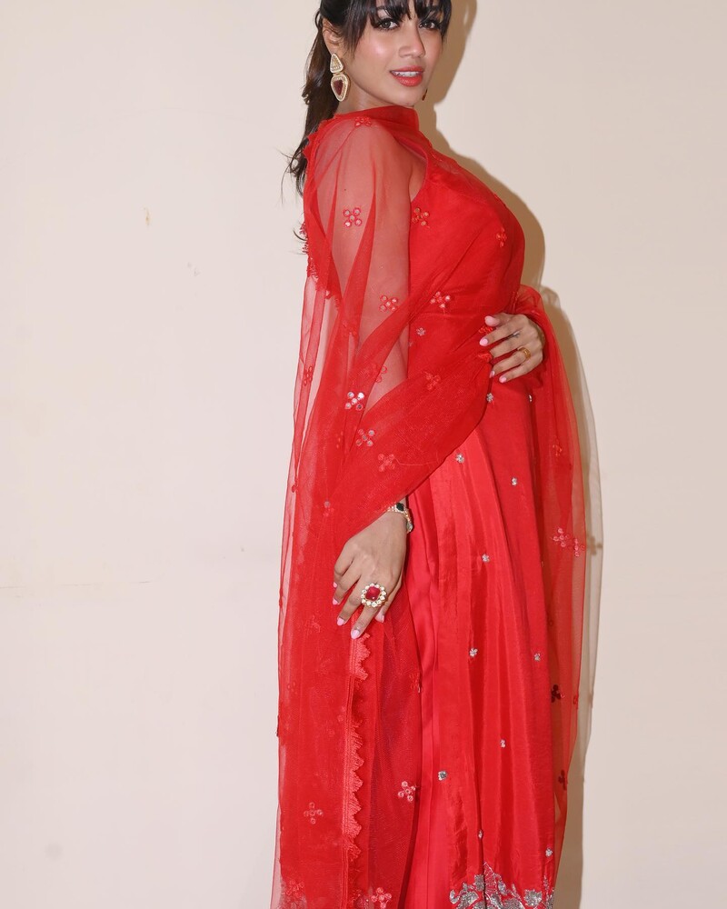 Nivethapethuraj actress new hot